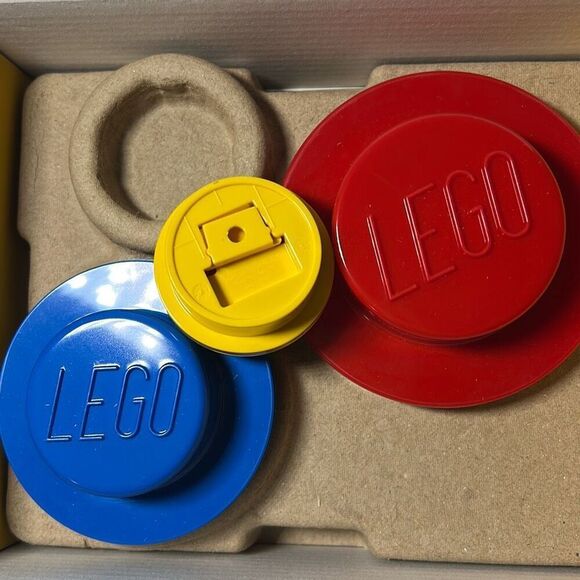 LEGO Wall Hangers Set 4016 Red Blue Yellow - Picture 3 of 7